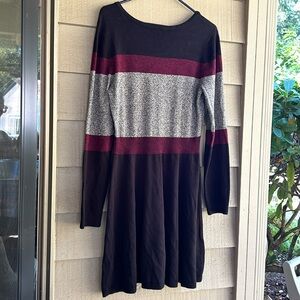 IZ buyer dress cuffed sleeves and hem. Gathered waist area. Sz XXL